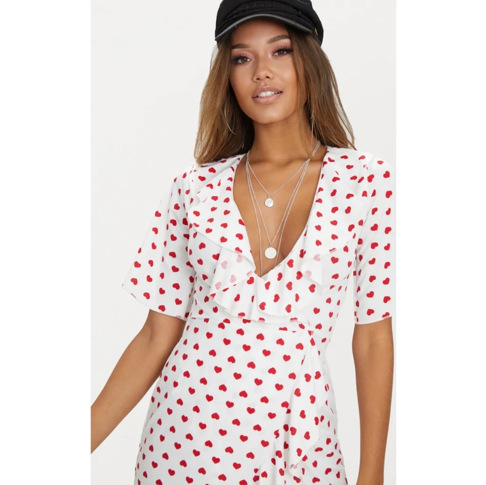 PrettyLittleThing heart dress - Picture 2 of 9